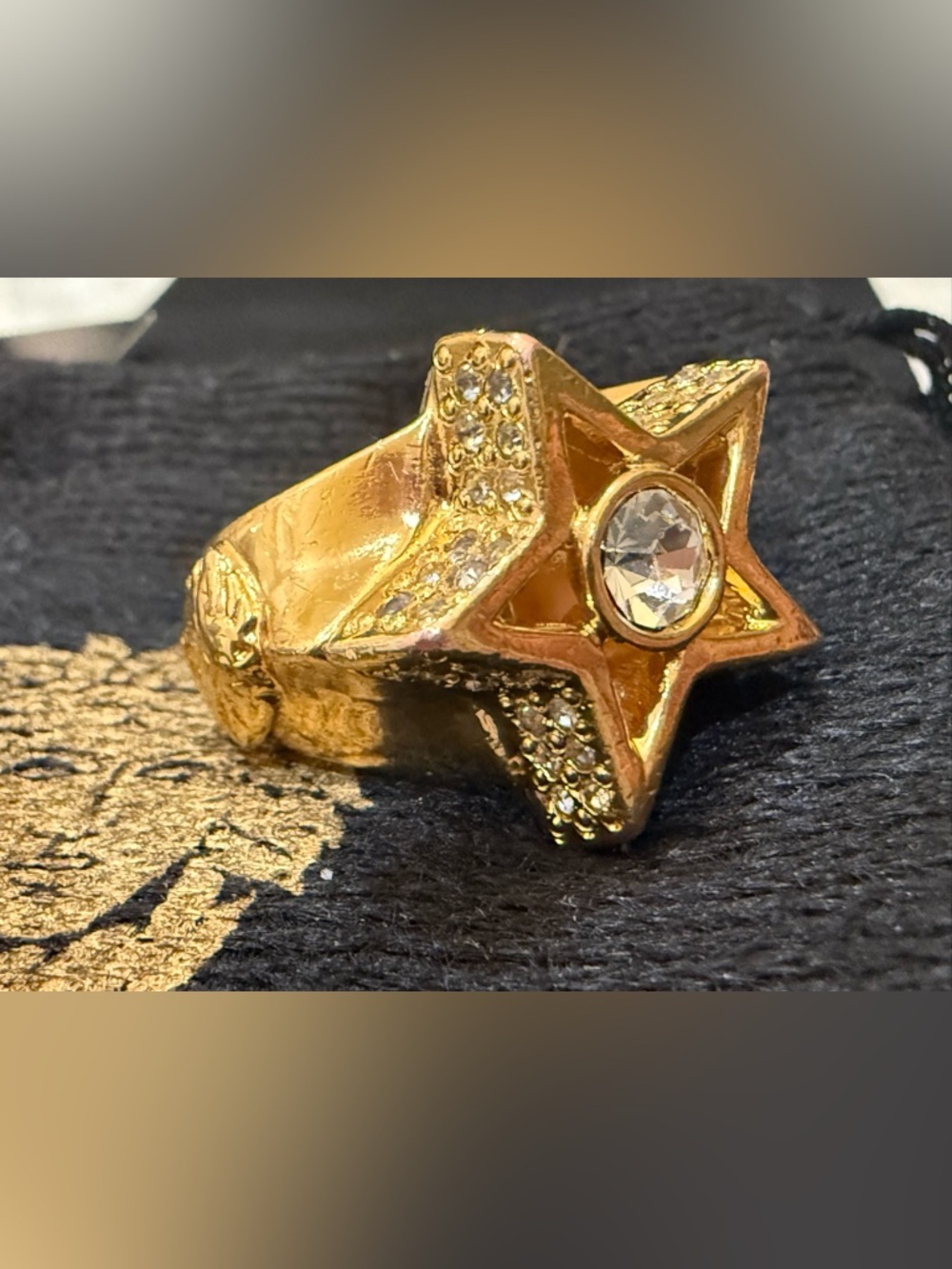 Versace
AUTHENTIC GIANNI VERSACE
SUNBURST RING
Versace Gold Star Ring - Picture 11 of 14